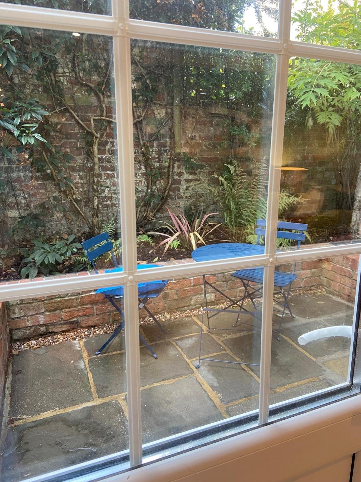 Town Centre Garden Retreat Apartment Cheltenham Bagian luar foto